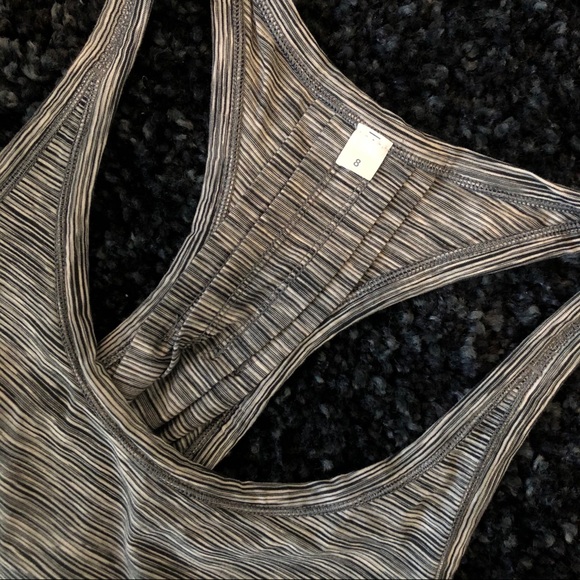 Lululemon Yogi Everyday Tank sz 8 - Picture 5 of 7